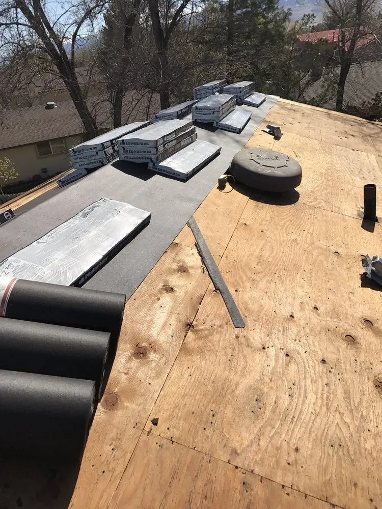 Slide of Lobo Roofing