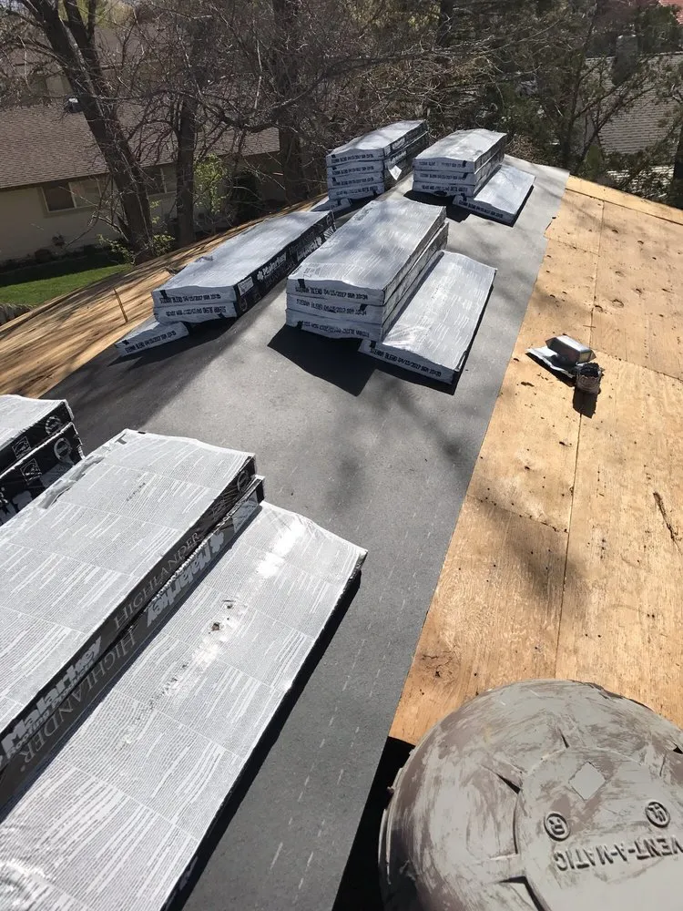 Slide of Lobo Roofing