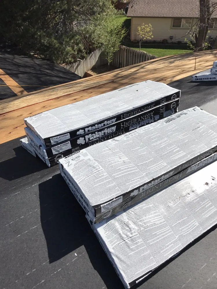 Slide of Lobo Roofing