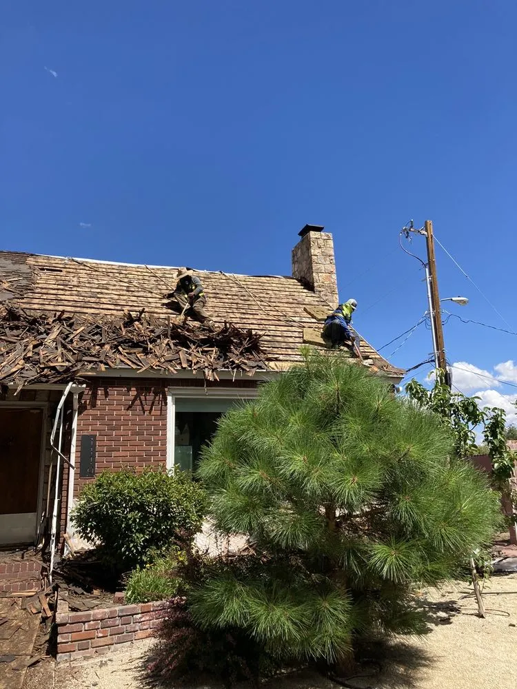 Slide of Lobo Roofing