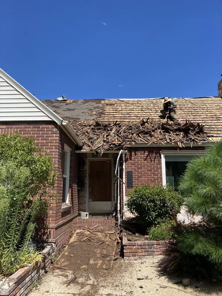 Slide of Lobo Roofing