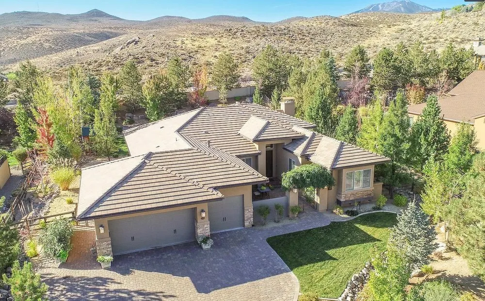 Slide of Lobo Roofing