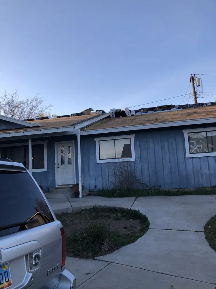 Slide of Lobo Roofing