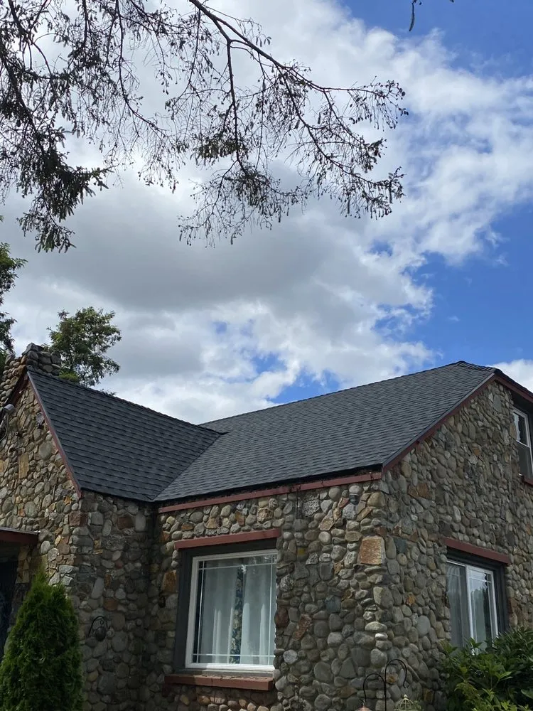 Slide of Lobo Roofing