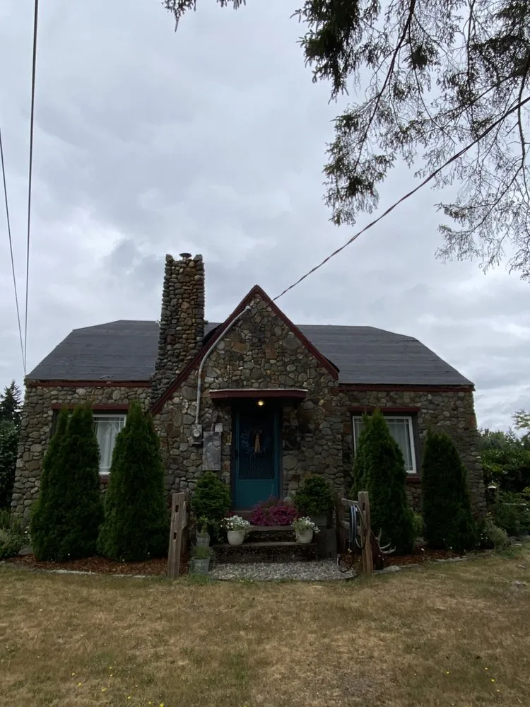 Slide of Lobo Roofing