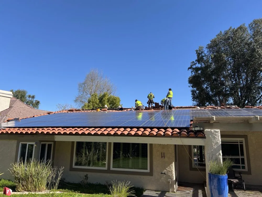 Professional shingle roofing service experts serving Newbury Park, CA - LocalRoofs