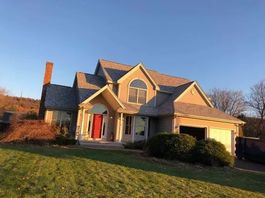 Loja Roofing & Siding Logo