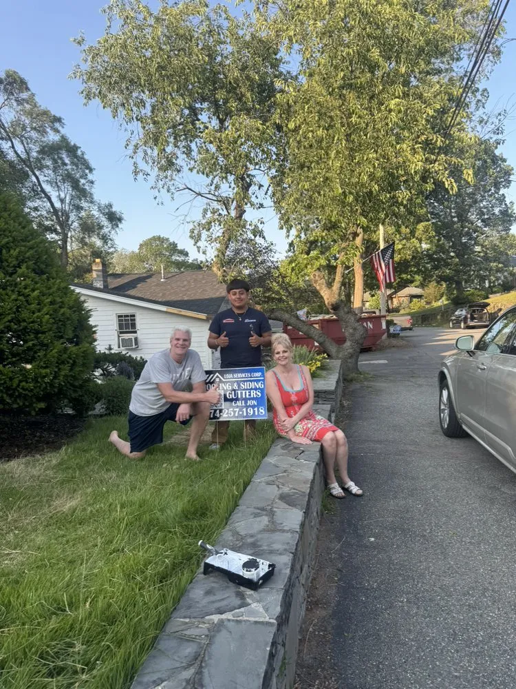 Slide of Loja Service