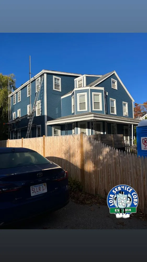 Slide of Loja Service