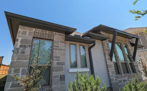 Lone Star Roofing & Gutters