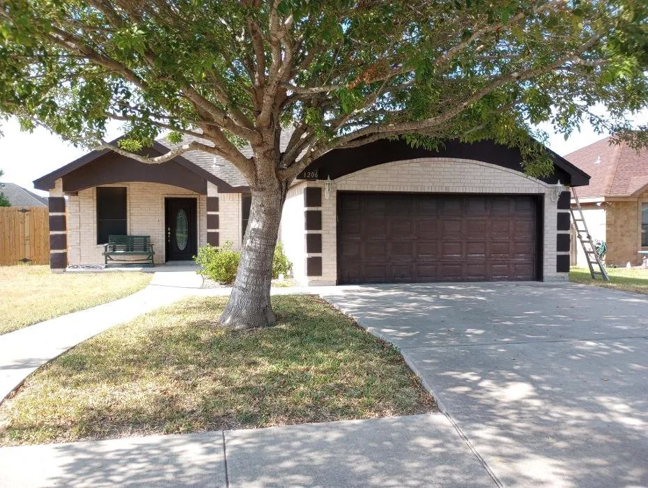 Slide of Lone Star Roofing N Solar