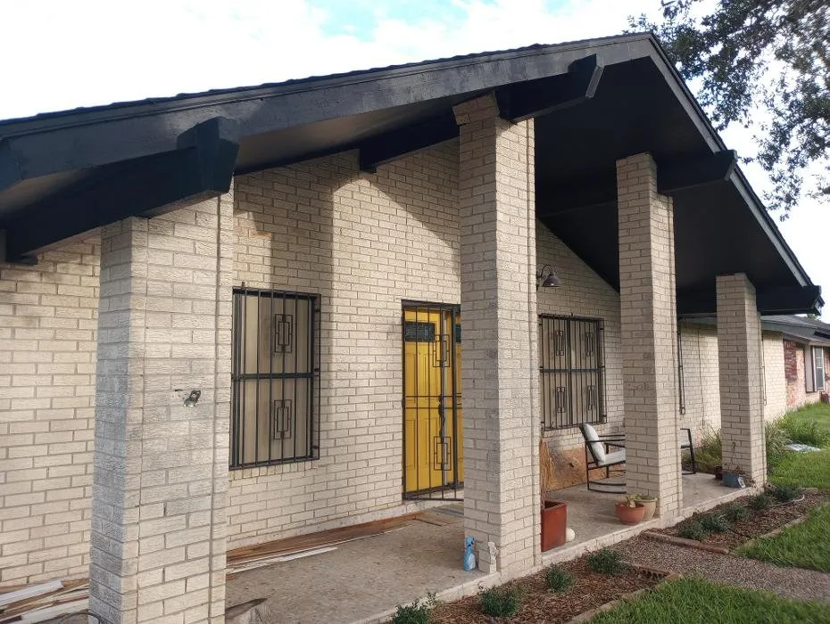 Slide of Lone Star Roofing N Solar