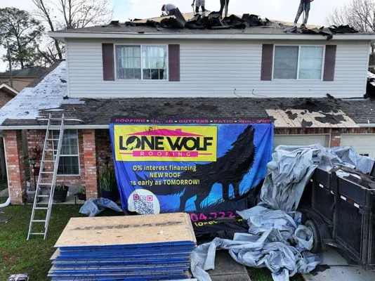Lone Wolf Roofing Logo