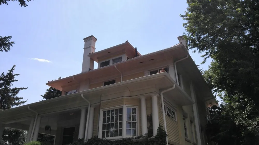 Slide of Longspeak Seamless Gutters and Exteriors