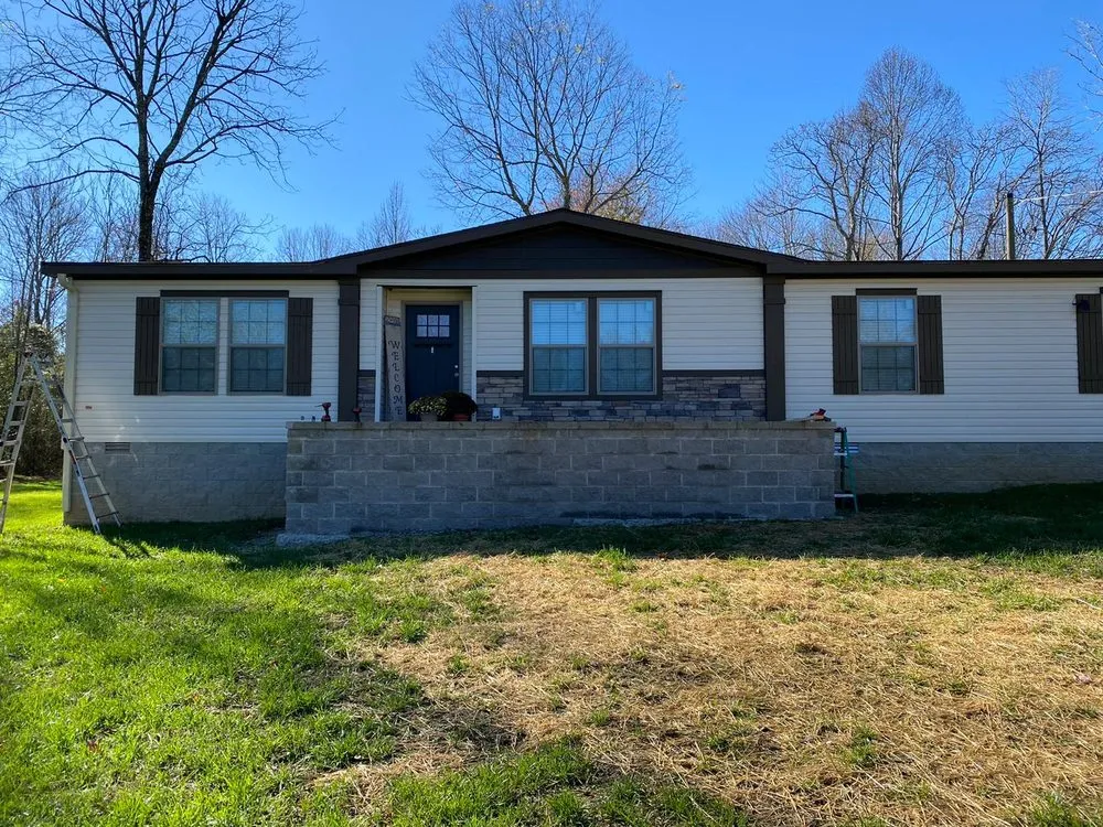 Professional roof repair for residential properties in Bloomington Springs, TN by Lopez