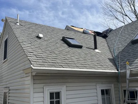 Lorenzo’s roofing & Siding Logo