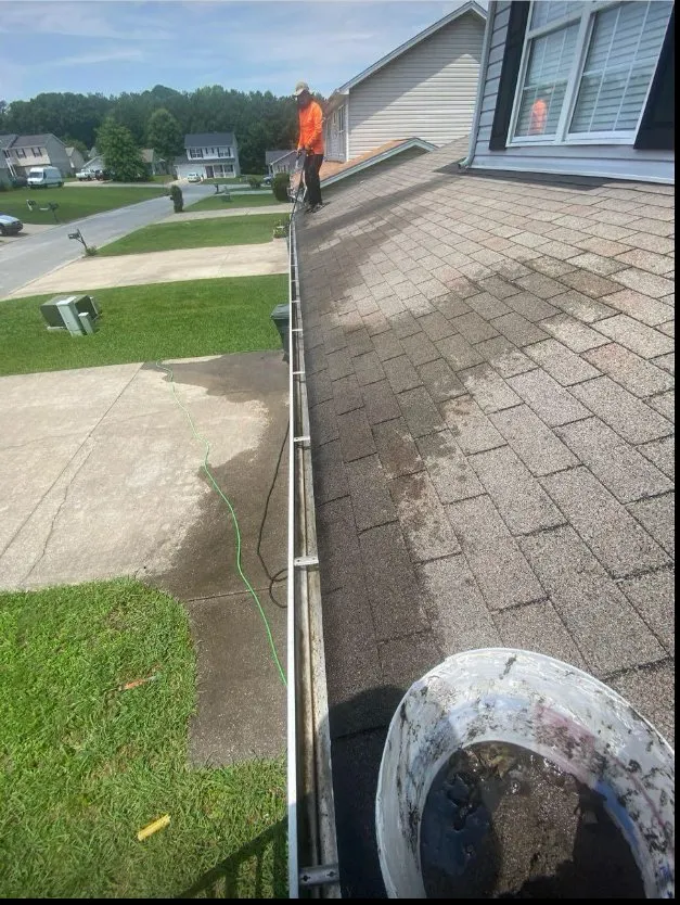 Slide of Los Primos Services