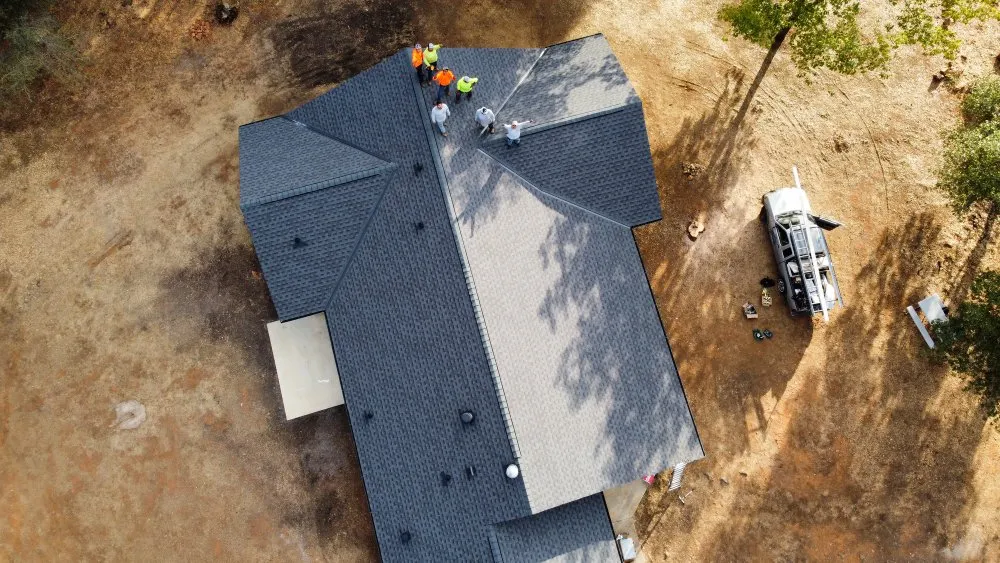 Slide of Los Reyes Roofing