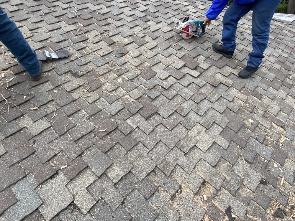 Slide of Los Reyes Roofing