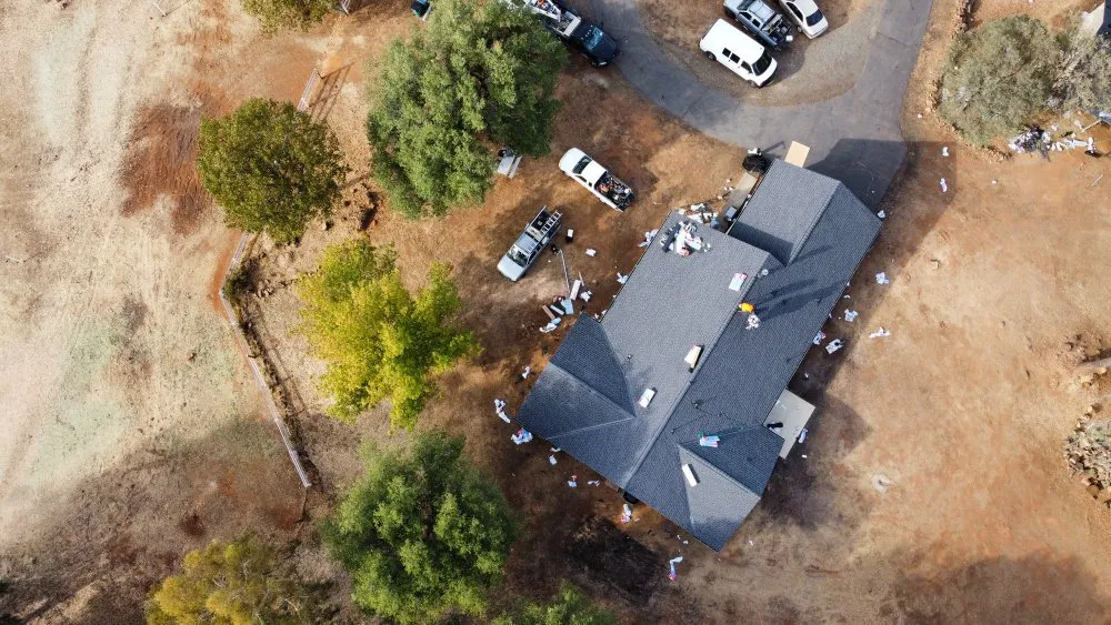 Slide of Los Reyes Roofing