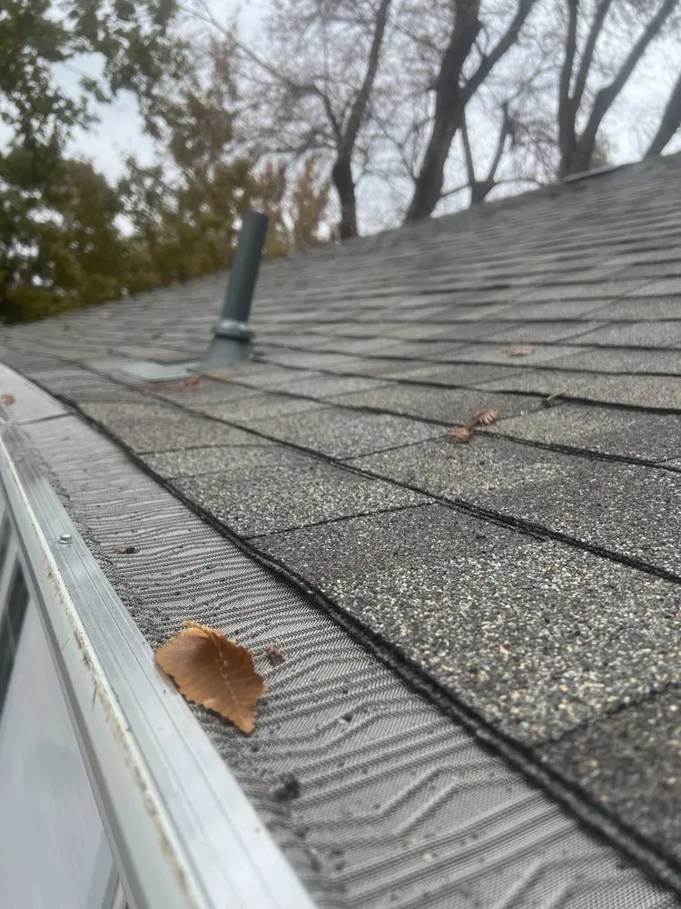 Slide of Los Reyes Roofing