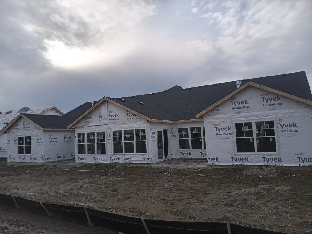 Slide of Los Tres Hermanos Roofing