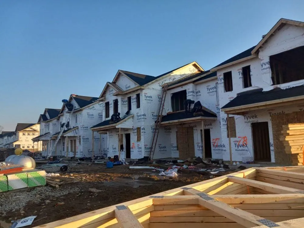 Slide of Los Tres Hermanos Roofing