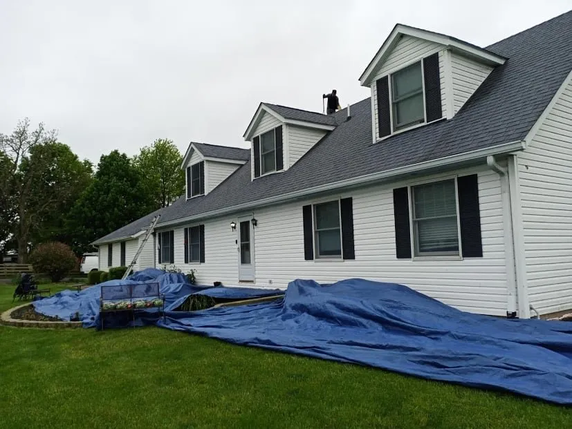 Slide of Los Tres Hermanos Roofing