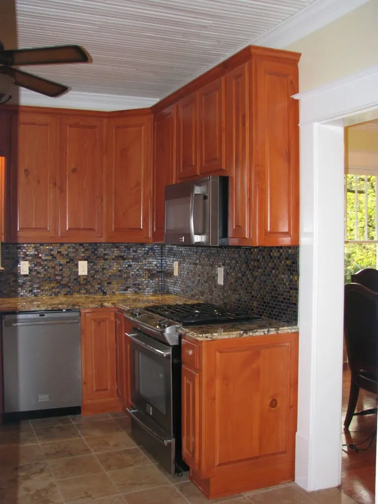 Licensed shingle roofing service for fast service in Hixson, TN by Lowder & Lowder Construction