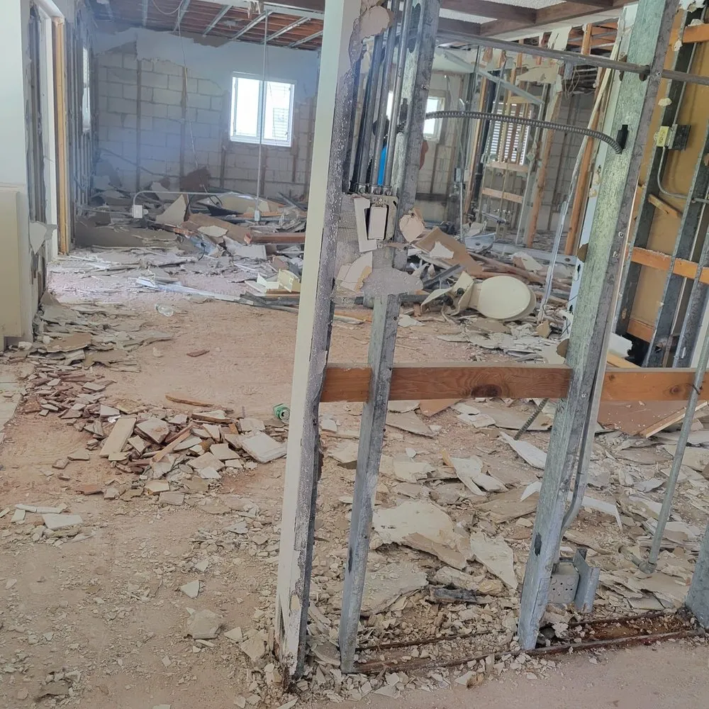 Slide of López López Construcción