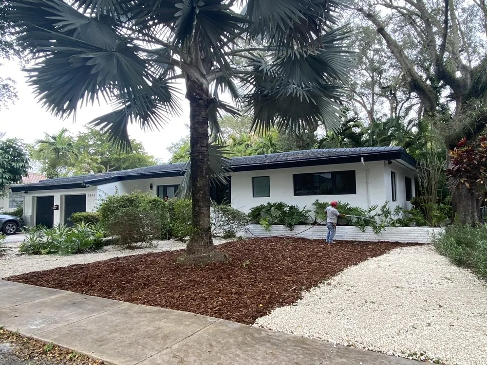 Slide of López López Construcción