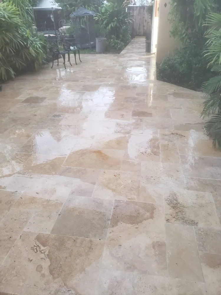 Slide of López López Construcción