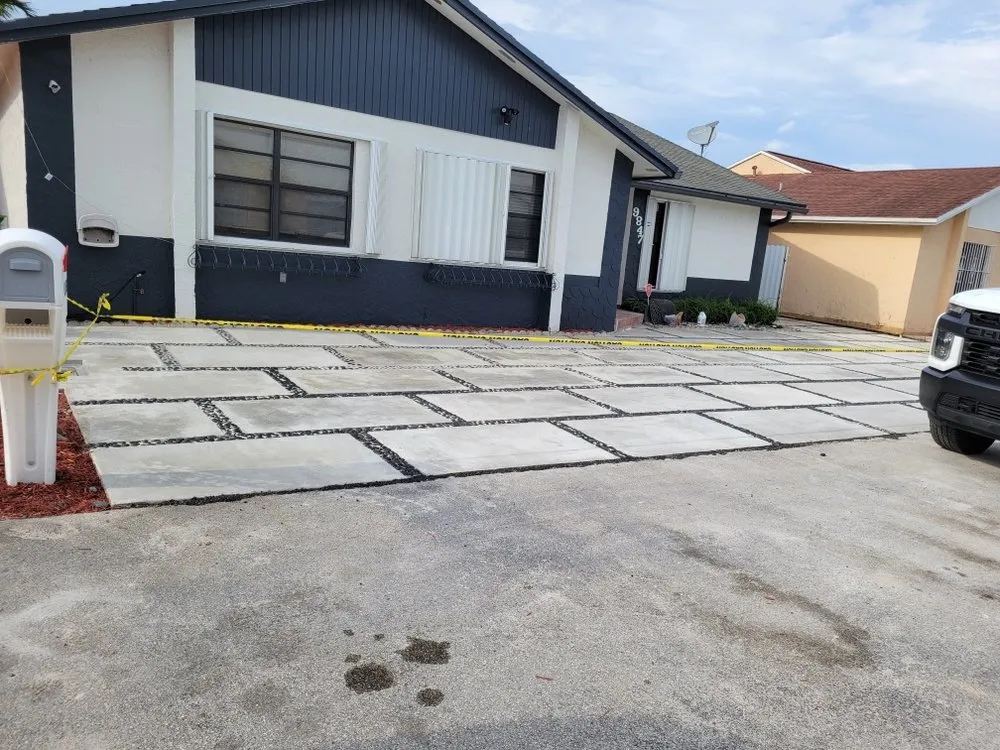 Slide of López López Construcción