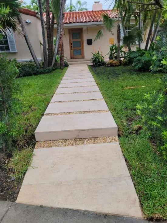 Slide of López López Construcción