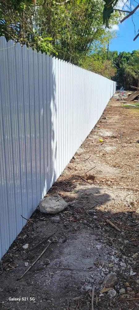 Slide of López López Construcción