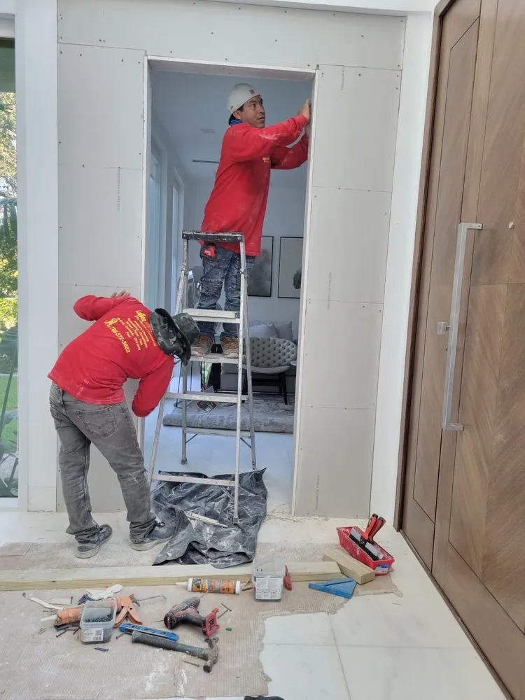 Slide of López López Construcción