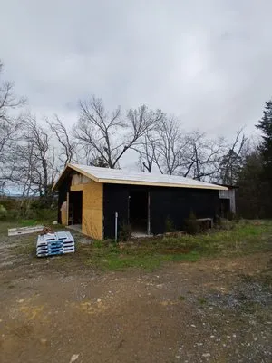 López Roofing Contractors Logo