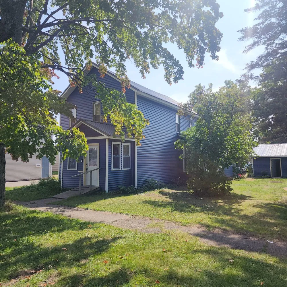 Emergency roof repair for residential properties across Chippewa Lake, MI - L&R Construction