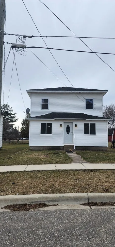 Emergency residential roofing service in Chippewa Lake, MI by L&R Construction