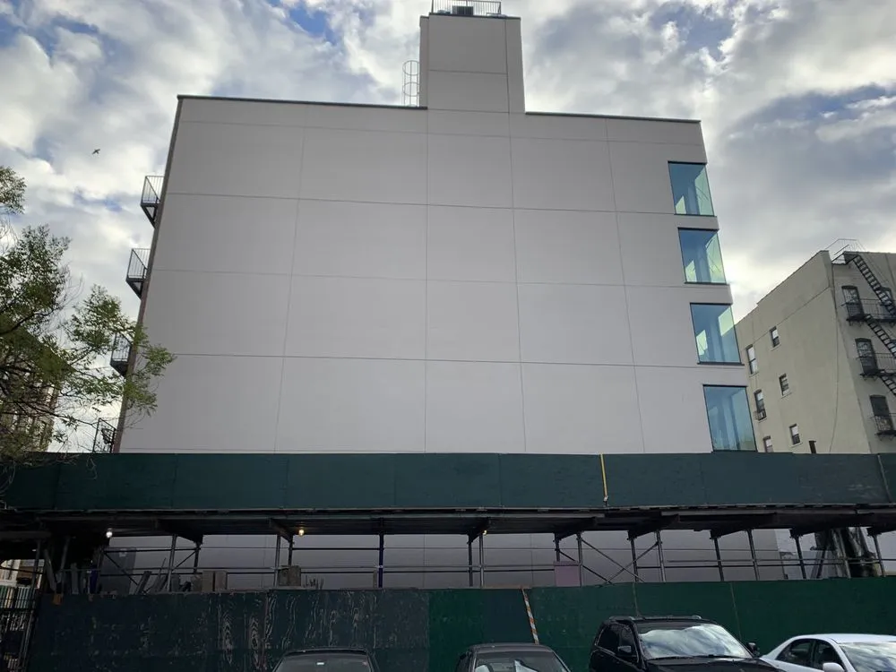 Slide of Luan Builders