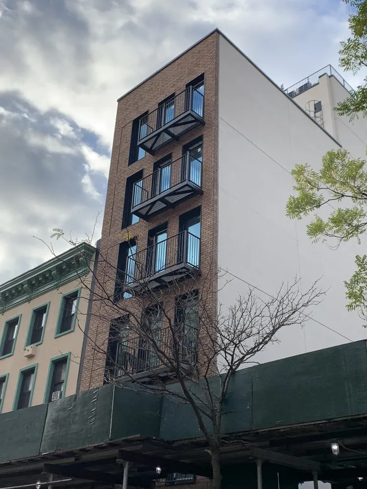 Slide of Luan Builders