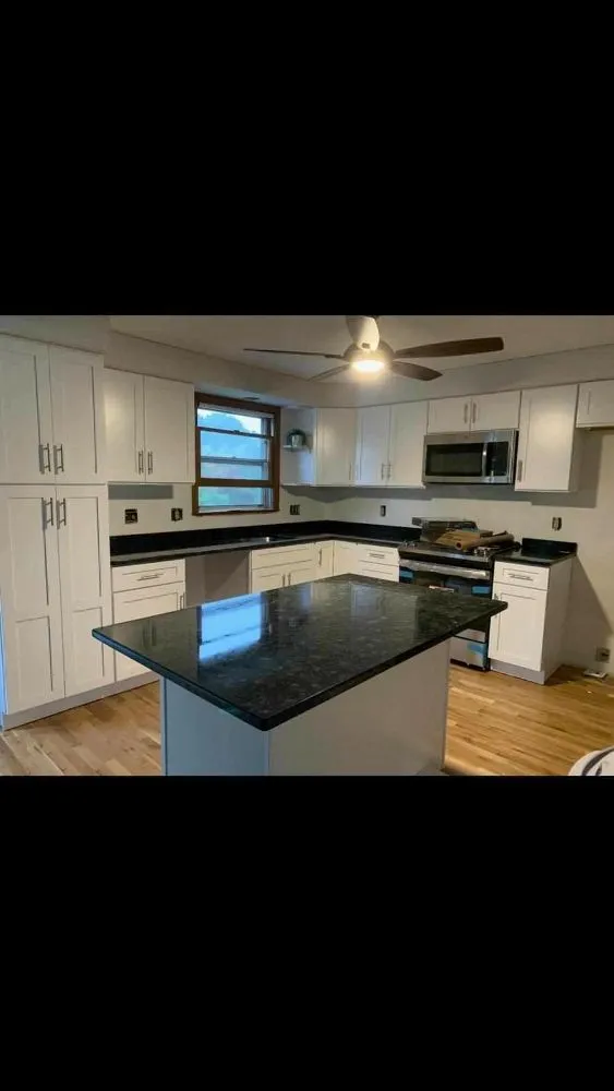 Slide of Lucas Medeiros Construction