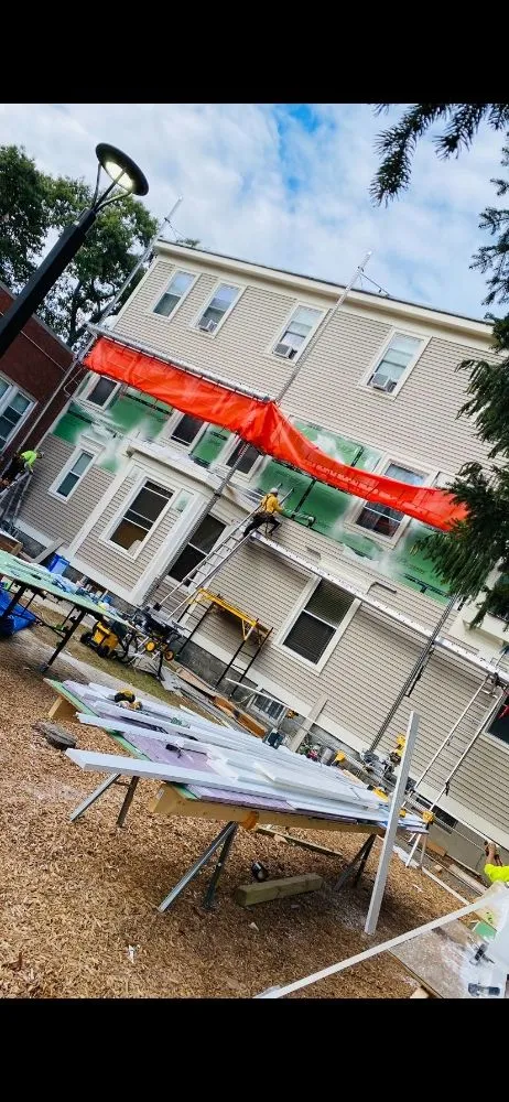 Slide of Lucas Medeiros Construction