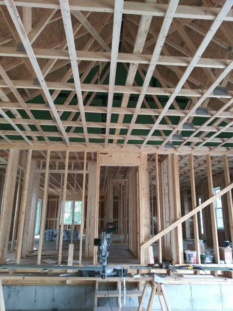 Slide of Lucas Medeiros Construction