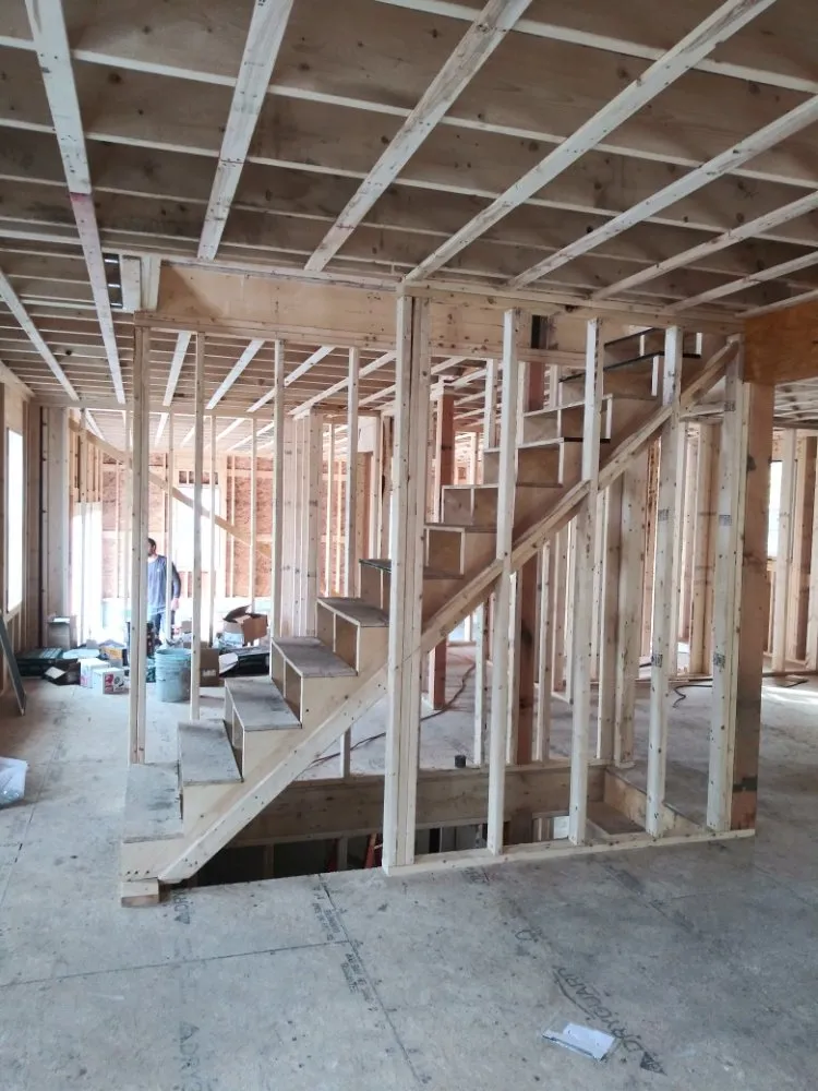 Slide of Lucas Medeiros Construction