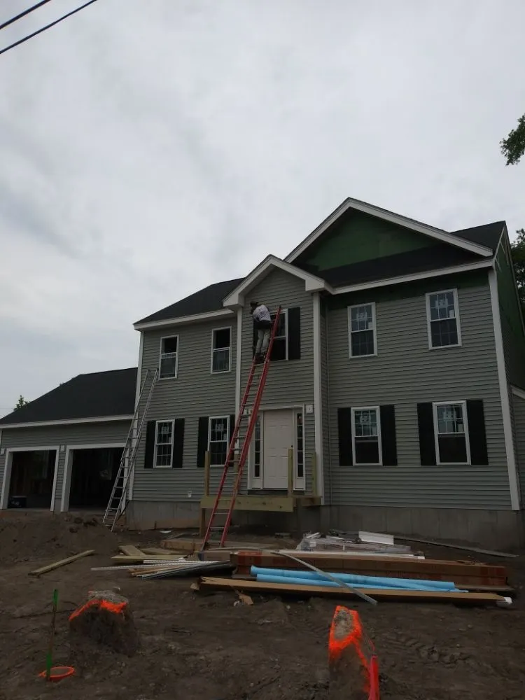 Slide of Lucas Medeiros Construction