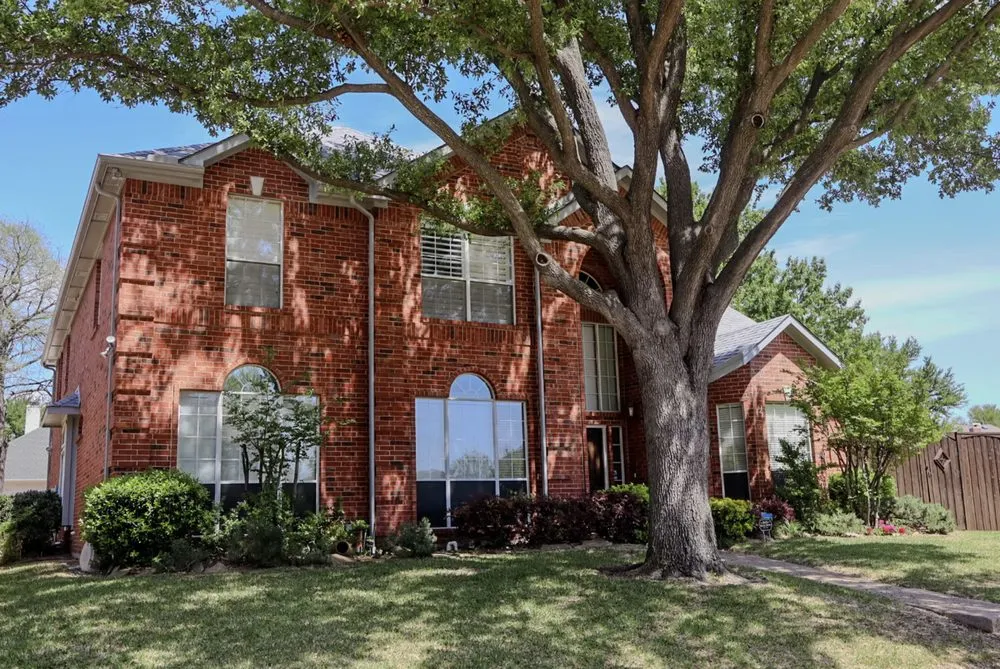 Slide of Lucas Roofing