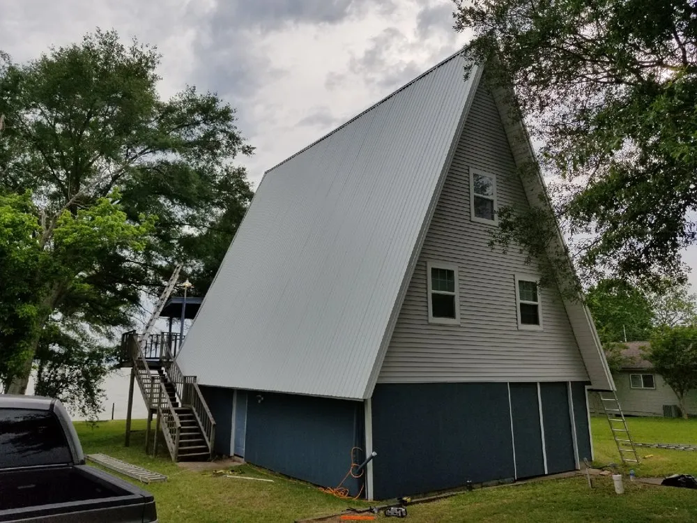 Slide of Lucas Roofing