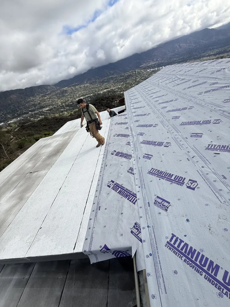 Slide of Luis Construction