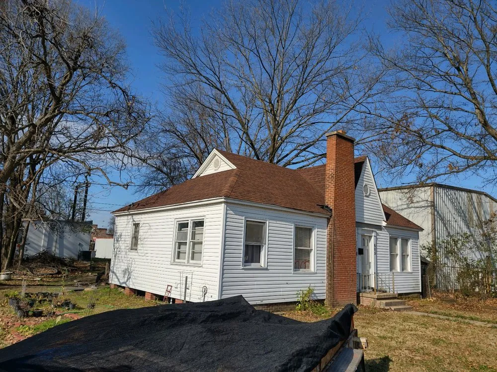 Slide of Luis Contreras Roofing